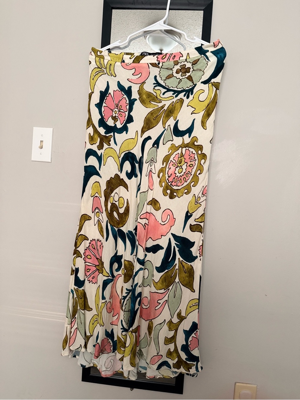 ZARA 100% Viscose Floral Maxi Skirt Size L Made in Morocco Side Zip Boho Long